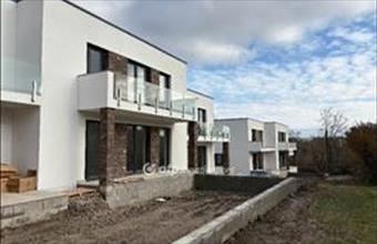 Eladó Balatonakarattyai tégla lakás hirdetés (76389354)