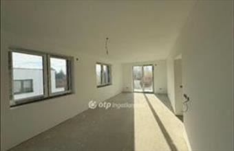 Eladó Balatonakarattyai tégla lakás hirdetés (72532931)