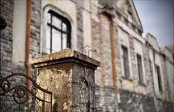 Eladó Bakonybánki családi ház hirdetés (33765422)