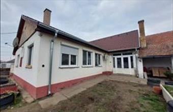 Eladó Érsekcsanádi családi ház hirdetés (48355343)