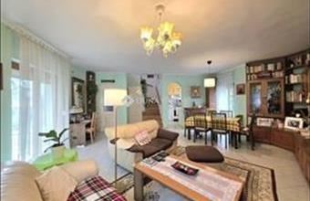 Eladó Budapest X. kerületi ikerház hirdetés (34441342)