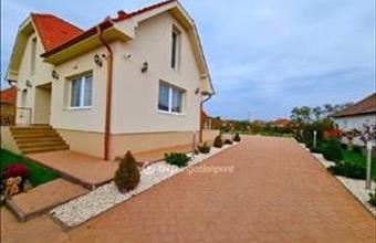 Eladó Poroszlói családi ház hirdetés (34733245)