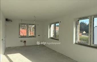 Eladó Balatonakarattyai tégla lakás hirdetés (78937225)