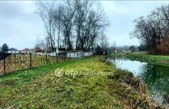 Eladó Győrzámolyi lakóövezeti telek hirdetés (43639995)