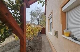 Eladó Budapest IV. kerületi családi ház hirdetés (14992337)