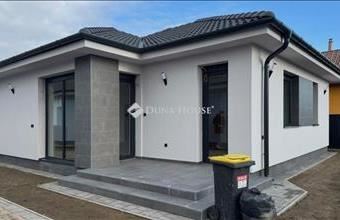 Eladó Hajdúsámsoni családi ház hirdetés (43765747)