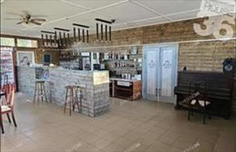 Eladó Szentkirályi üzlethelyiség utcafronton hirdetés (64433334)