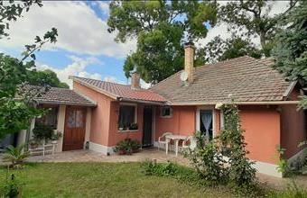 Eladó Csongrádi családi ház hirdetés (77944135)