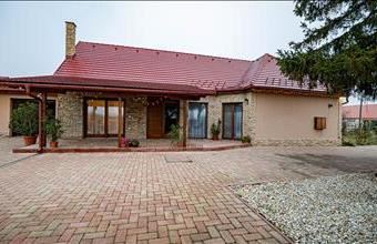 Eladó Szekszárdi családi ház hirdetés (97844454)