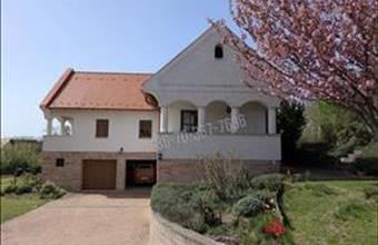 Eladó Vértessomlói családi ház hirdetés (33381393)