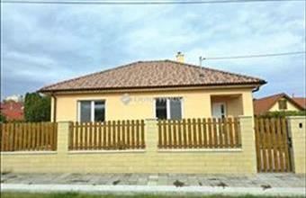 Eladó Szekszárdi családi ház hirdetés (77831393)