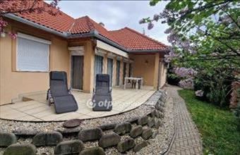 Eladó Nagykozári családi ház hirdetés (92967443)