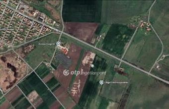 Eladó Kisújszállási fejlesztési lakóterület hirdetés (93896393)