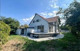 Eladó Balatonszárszói családi ház hirdetés (35253643)