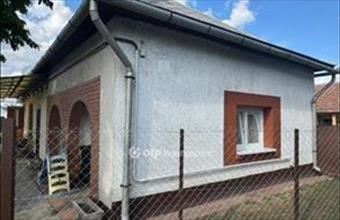 Eladó Tiszafüredi családi ház hirdetés (75552325)