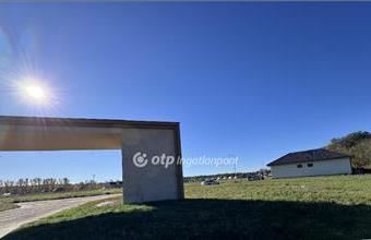 Eladó Máriakálnoki lakóövezeti telek hirdetés (35972443)