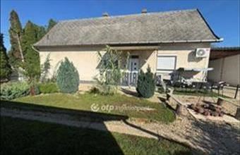 Eladó Tiszafüredi családi ház hirdetés (15953527)