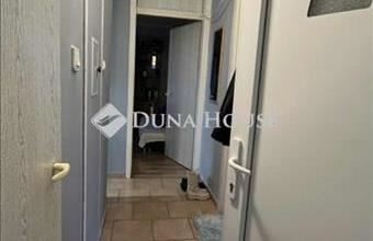 Eladó Pétfürdői panel lakás hirdetés (37443394)