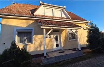 Eladó Jászberényi családi ház hirdetés (44174426)