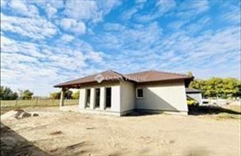 Eladó Kiskunlacházai családi ház hirdetés (33793396)