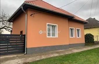 Eladó Pusztaszabolcsi családi ház hirdetés (48385783)