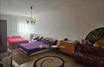 Eladó Egeri csúsztatott zsalus lakás hirdetés (56474245)