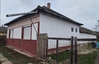 Eladó Tiszapüspöki családi ház hirdetés (97485236)