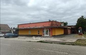 Eladó Szentesi üzlethelyiség üzletházban hirdetés (95388953)