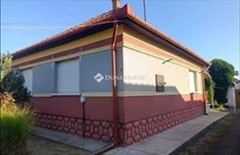 Eladó Nagykátai családi ház hirdetés (38945737)