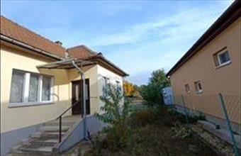 Eladó Nagykátai családi ház hirdetés (43679652)