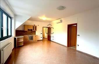 Eladó Veszprémi tégla lakás hirdetés (38393427)