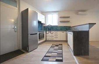 Eladó Budapest III. kerületi csúsztatott zsalus lakás hirdetés (85634899)