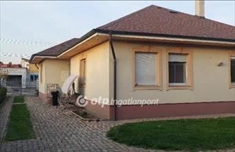 Eladó Mosonmagyaróvári családi ház hirdetés (73276368)