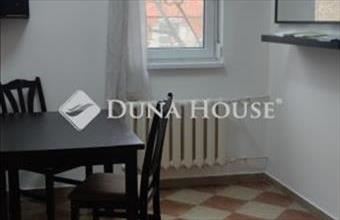 Eladó Székesfehérvári csúsztatott zsalus lakás hirdetés (83738333)