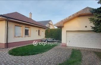 Eladó Mosonmagyaróvári családi ház hirdetés (25137343)