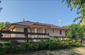 Eladó Kápolnásnyéki családi ház hirdetés (85494432)