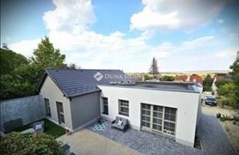 Eladó Győrújbaráti családi ház hirdetés (68733355)