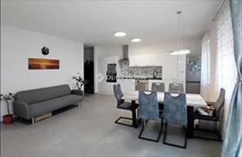 Eladó Nagyszentjánosi tégla lakás hirdetés (29773939)