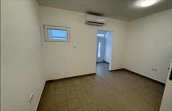 Kiadó Ságvári üzlethelyiség üzletházban hirdetés (92872548)