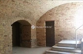 Eladó Budapest VIII. kerületi üzlethelyiség utcafronton hirdetés (54774535)