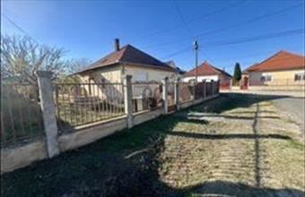 Eladó Tolnai családi ház hirdetés (43744131)