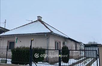 Eladó Ajkai családi ház hirdetés (54364738)