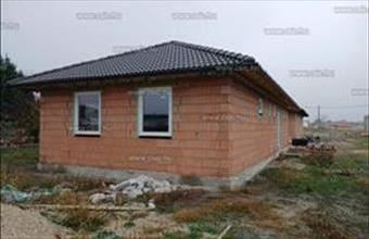 Eladó Kiskunlacházai családi ház hirdetés (31684642)