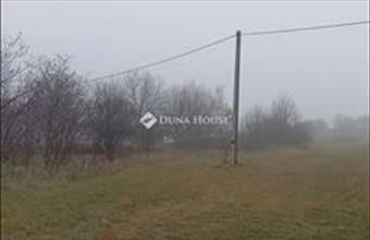 Eladó Nyergesújfalui külterületi telek hirdetés (94262459)