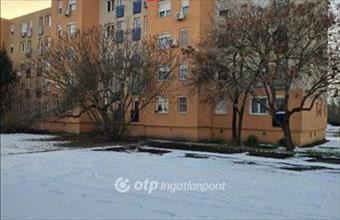 Eladó Pápai panel lakás hirdetés (95278572)