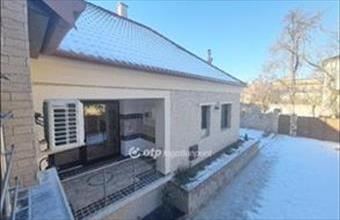 Eladó Pápai családi ház hirdetés (39753747)