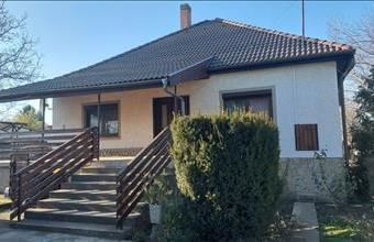 Eladó Pusztaszabolcsi családi ház hirdetés (43138246)