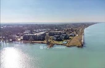 Eladó Siófoki csúsztatott zsalus lakás hirdetés (63654434)