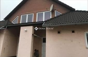 Eladó Nagyvenyimi családi ház hirdetés (37627632)