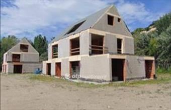 Eladó Balatonakarattyai tégla lakás hirdetés (76791245)